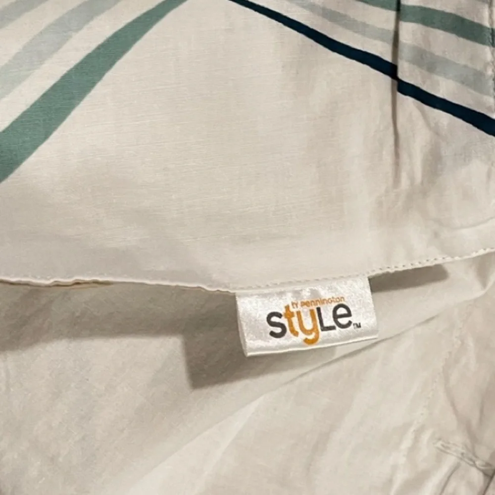 Style by Ty Pennington  Reversible Multicolor Shower Curtain, Great Condition